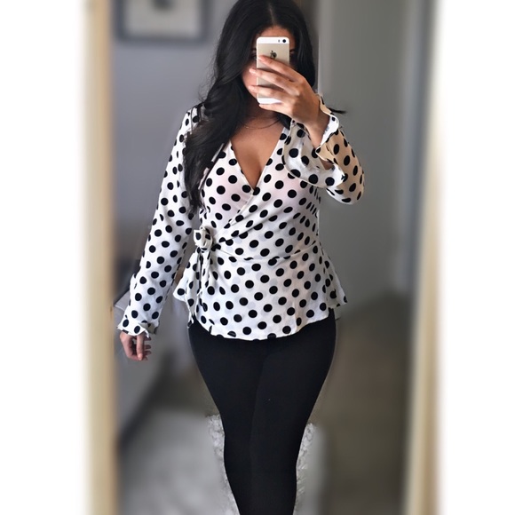 One Clothing Tops - 🖤Black and White Blouse🖤